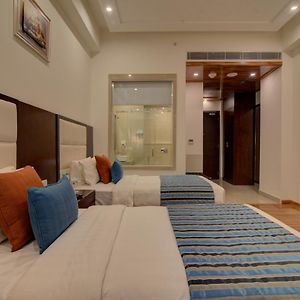 Twin Non-Smoking Room Book & Unlock Exclusive Discounts